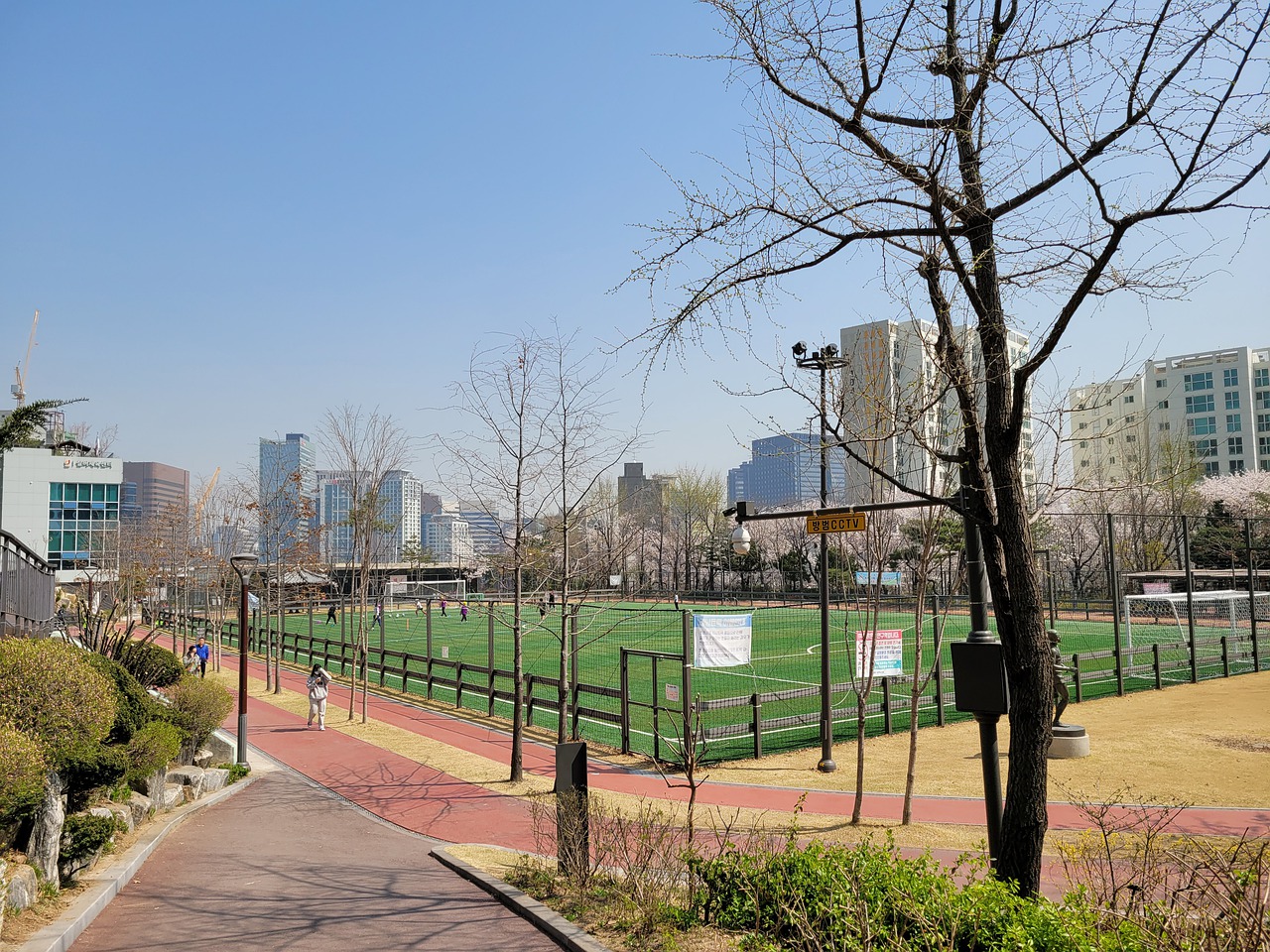 隨後做出了 隨後做出了